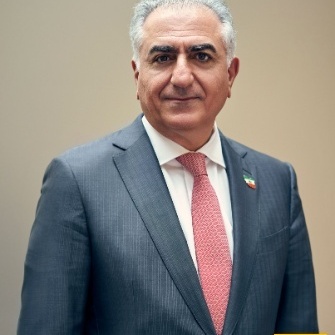 صفحه من التاریخ: أول وأوحد سیاره مشترکه بین بنز وبورشه وفولکس فاجن لتعلیم ابن الشاه — وإنفاق هائل للأموال العامه