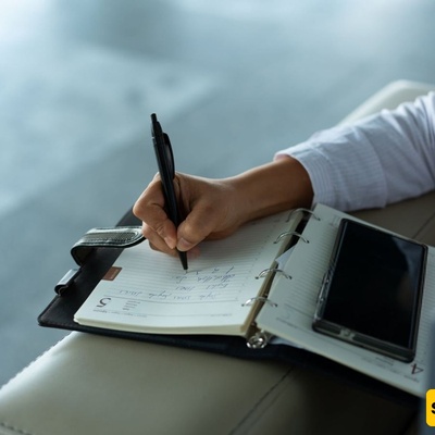 10 تقنیات فعّاله لإداره الوقت للحفاظ على إنتاجیتک وتجنّب إهدار الوقت عندما تکون مشغولًا