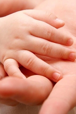 ولاده طفل برأس ضفدع وجسم بشری: فتاه "ذو عیون الضفدع" تذهل الجمیع + صور