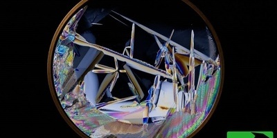 صوره ناسا الیوم: بلورات ثلجیه مذهله فی الفضاء تضیء قوس قزح جمیلًا من سبعه ألوان مع الأبیض