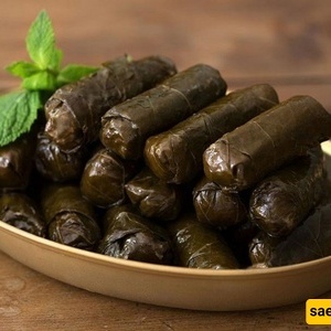 کیفیه لف الدولما بأوراق العنب (دلیل بالصور والفیدیو)