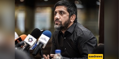 علی رضا دبیر لرضا بهلوی: لم آخذ مالًا من والدی منذ أن کنت فی الرابعه عشره، أما أنت یا رجل، فما زلت تأخذ مالًا من جدتک. هل ترید أن تحکم البلاد؟