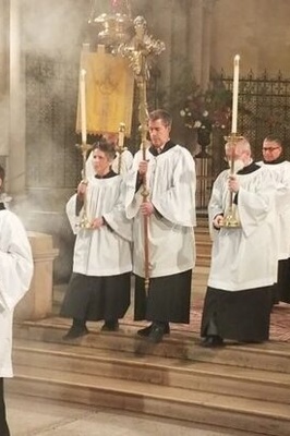 هل هذه أداه مرعبه لتکسیر الأیدی، اخترعها کهنه مسیحیون فی القرن الخامس عشر!