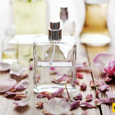أفضل عطر للشعر: دلیل شامل لاختیار العطر، وثباته لفتره طویله، وطریقه استخدامه الصحیحه