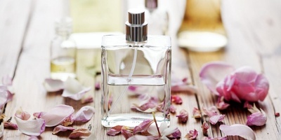 أفضل عطر للشعر: دلیل شامل لاختیار العطر، وثباته لفتره طویله، وطریقه استخدامه الصحیحه