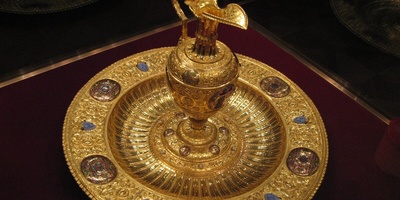 کشف النقاب عن الوعاء والحوض الملکیین المرصعین بالذهب الخالص فی متحف المجوهرات بطهران، المملوکان للفاتح علی شاه القاجار [صور]