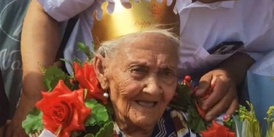 أقدم شخص فی العالم یحتفل بعید میلاده الـ134 — ما شاء الله، لا یزال شاب القلب ویرقص بطاقه وحیویه!