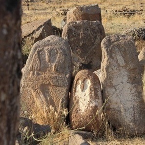 حقائق مرعبه عن المقبره الإیرانیه الغامضه لـ«البشر عدیمی الأفواه»