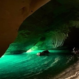 المالدیف؟ لا شکرًا—لدینا شواطئنا الخاصه / استکشاف أجمل کهف ساحلی فی جنوب إیران یشبه لوحه حیه 😍