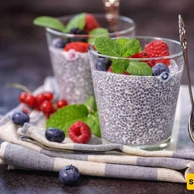من ینبغی لهم تجنّب بذور الشیا؟ الفئات الأکثر عرضه للمخاطر، والآثار الجانبیه، ونصائح السلامه