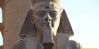 تشابه مذهل بین صخره على المریخ وتمثال رمسیس الثانی یثیر التکهنات حول المصریین القدماء على المریخ