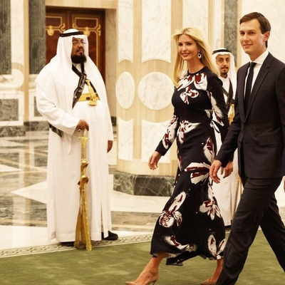 لمحه طریفه لمحمد بن سلمان وهو یلمح إلى إیفانکا ترامب فی السعودیه بحضور صهره!