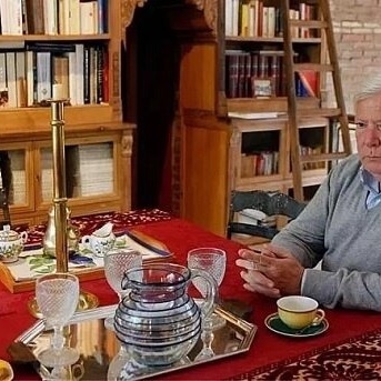 البستانی الذی أصبح ملیاردیرًا بین عشیه وضحاها! 😲 الملیونیر قام بتحویل جمیع أصوله إلى خادمته 😐 / یا رب، امنحه الحظ