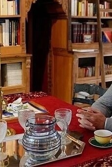 البستانی الذی أصبح ملیاردیرًا بین عشیه وضحاها! 😲 الملیونیر قام بتحویل جمیع أصوله إلى خادمته 😐 / یا رب، امنحه الحظ