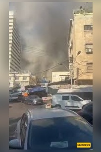 الدفاع الجوی الإسرائیلی یکتفی بالمشاهده ویُصفّق للصواریخ الإیرانیه!؛ دخان الانفجارات الکثیفه یغطّی الأراضی المحتله + فیدیو