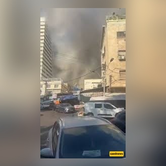 الدفاع الجوی الإسرائیلی یکتفی بالمشاهده ویُصفّق للصواریخ الإیرانیه!؛ دخان الانفجارات الکثیفه یغطّی الأراضی المحتله + فیدیو