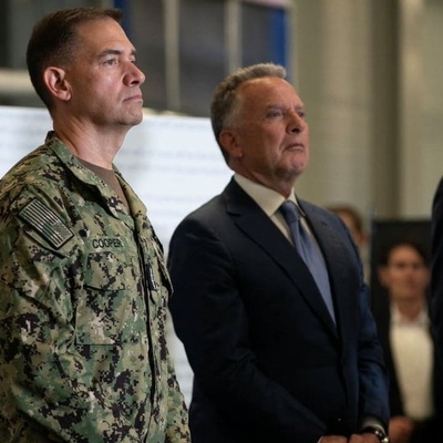 المضیف یکشف سر زیاره قائد القیاده المرکزیه إلى مسقط [صوره]