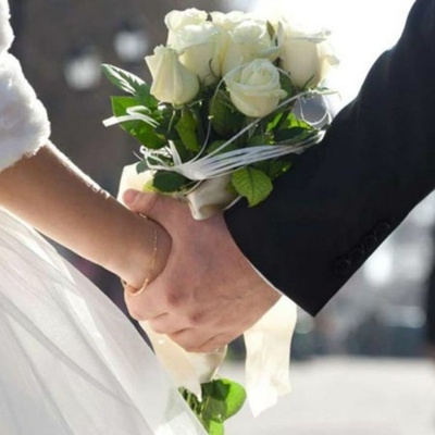 سیلفی غریب لعروس جدیده تحمل سلاحاً تسبب بموتها