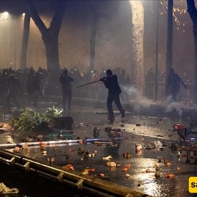 إصابه 29 شرطیاً إیطالیاً فی اشتباکات أثناء احتجاج فی تورینو على إغلاق مرکز اجتماعی