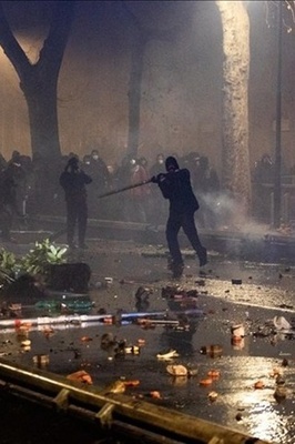 إصابه 29 شرطیاً إیطالیاً فی اشتباکات أثناء احتجاج فی تورینو على إغلاق مرکز اجتماعی