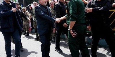 تصادم وتنافس بین حارسی وزیر الخارجیه لفتح باب سیاره عباس عراقجی أولًا! / یبدو وکأنه سباق…