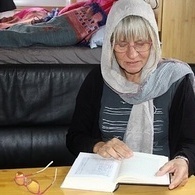 امرأه ألمانیه عالقه فی إیران بلا مخرج للأمام أو العوده