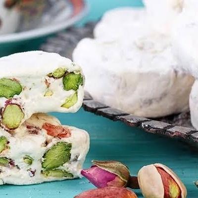 ما هی الحلویات الشهیره فی أصفهان؟