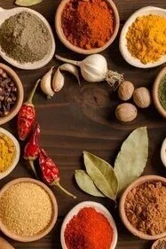نُکهات غنیه من المطبخ الإیرانی: أفضل 10 أعشاب وتوابل