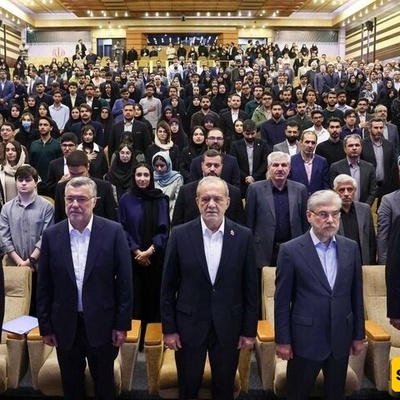 بزشکیان یشارک فی مراسم افتتاح العام الدراسی الجامعی فی إیران