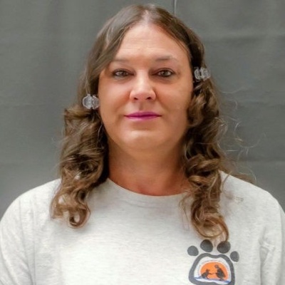 أب یتخذ خطوه صادمه ویغیّر جنسه للحصول على حق حضانه أطفاله!