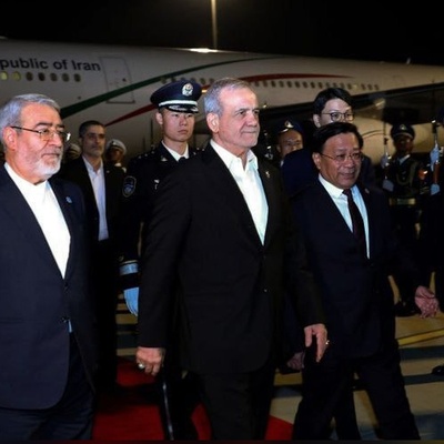 رئیس إیران، پزشکیان، الذی سافر إلى الصین، ذهب إلى بکین بالقطار + فیدیو