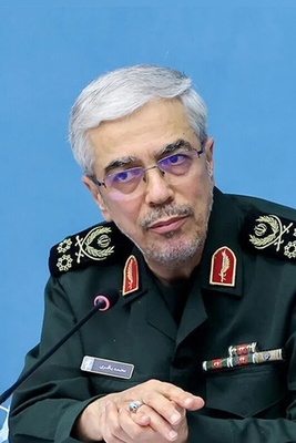 لغز قبر الشهید باقری یثیر التساؤلات: لماذا اسم عائله ابنته یختلف عن والدها؟