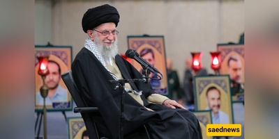 ردّ مثیر لقائد الثوره آیه الله خامنئی على طلب علاج یده بالوخز بالإبر فی الصین: «فی إیران کثیرون مثلی إذا...»