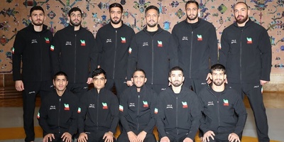 رئیس الجمهوریه یبارک لفریق المصارعه الحره بعد تتویجه بلقب بطل العالم