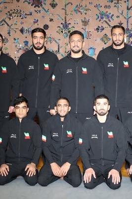 رئیس الجمهوریه یبارک لفریق المصارعه الحره بعد تتویجه بلقب بطل العالم