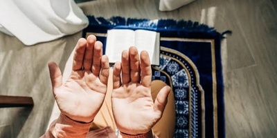 ما حکم قراءه الحمد والسوره بترتیبٍ غیر الترتیب المأثور فی الصلاه؟