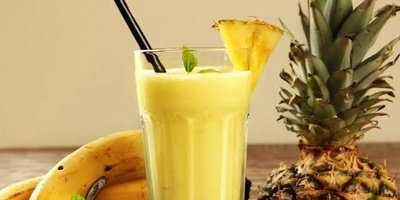 وصفه سموثی استوائی بالأناناس والموز