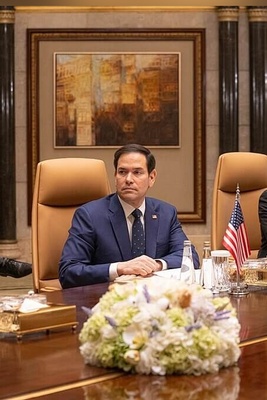 دبلوماسی إیرانی: أمریکا تتحدث فقط عن المفاوضات ولا تأتی إلى طاوله المفاوضات