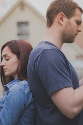 10 علامات تدل على أن علاقتک قد تکون من طرف واحد ✅