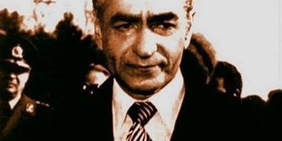 نحت صوره محمد رضا شاه بهلوی باستخدام الأسنان المصفحه على مؤخره رأس رجل 😀 | الفن یقیم مع الإیرانیین—ولا مکان آخر!