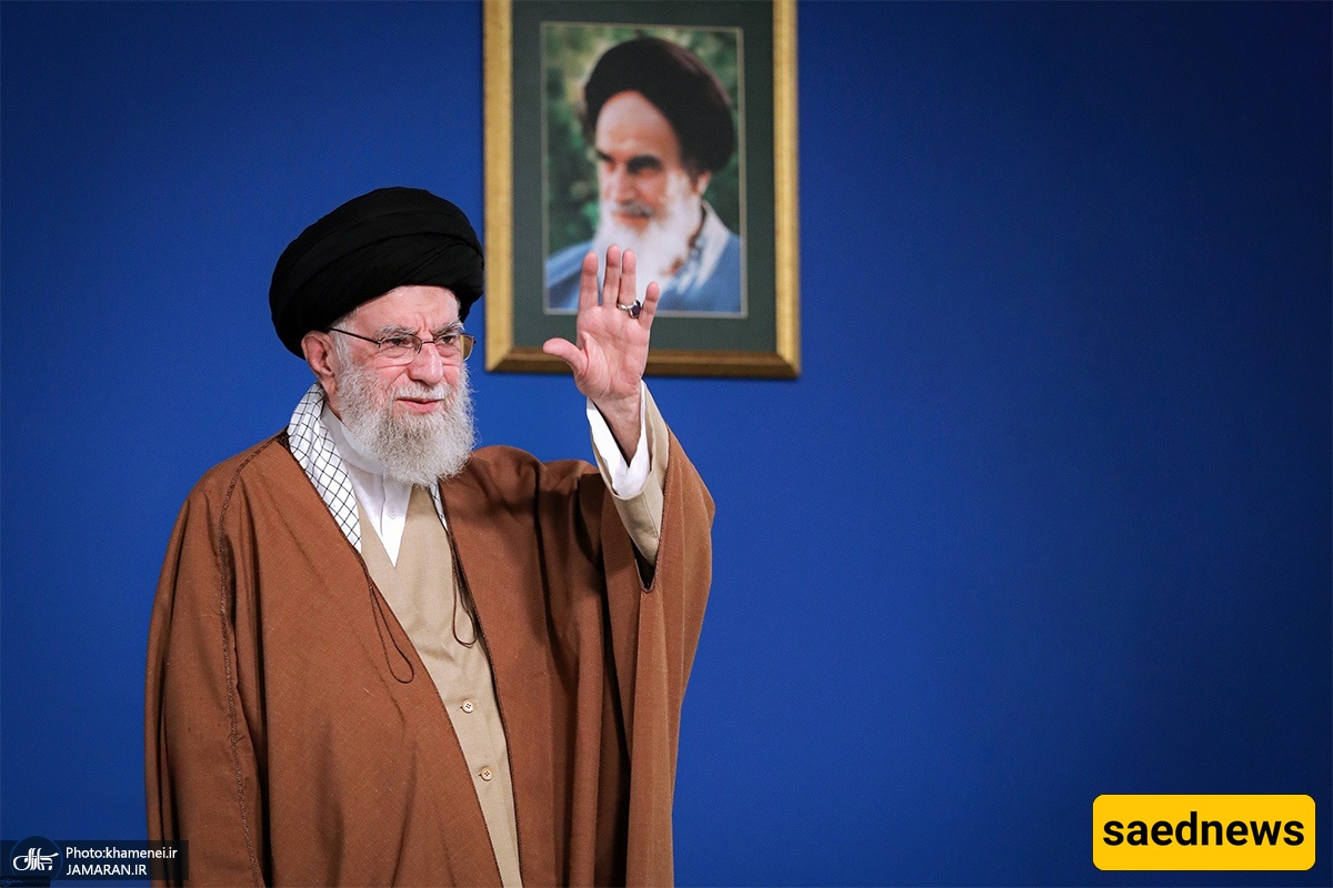 بالزی العسکری للحرس الثوری... المرشد الأعلى یشارک فی مراسم العزاء الحسینی على الجبهه + صوره