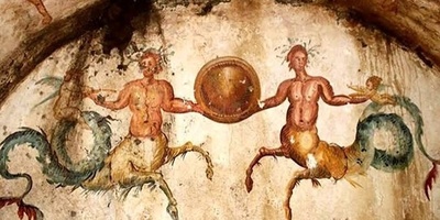 لغز هیکل عظمی عمره 2200 عام یُکتشف داخل مقبره مزیّنه برسومات غیر مألوفه