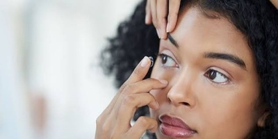 نصائح أساسیه لارتداء العدسات اللاصقه بأمان وراحه