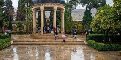 اکتشف ضریح حافظ: المعلم الثقافی المحبوب فی شیراز