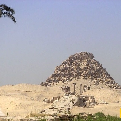 اکتشاف غرفٍ مخفیه تحت هرمٍ عمره 4,500 عام