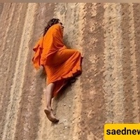 مشهد لا یُصدَّق لرجل یمشی بکل سهوله فوق سطح جبلی أملس — عندما یصل الجسد البشری إلى حدود استثنائیه