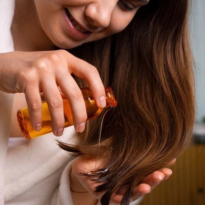 زیت إکلیل الجبل: معجزه طبیعیه لشعر أقوى وأکثر صحه
