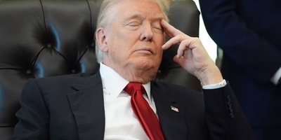 استراتیجیه أمریکا الجدیده عند مفترق الحرب والدبلوماسیه: هل یسخر منا الرجل العجوز الثرثار؟