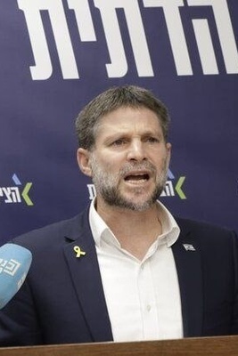 بلغ القلق فی إسرائیل ذروته؛ وزیر صهیونی: استمرار الحرب مع إیران سیکون صعبًا للغایه على إسرائیل!