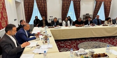 جلالی یلتقی مع رؤساء تحریر وسائل الإعلام الروسیه والصحفیین الإیرانیین فی موسکو
